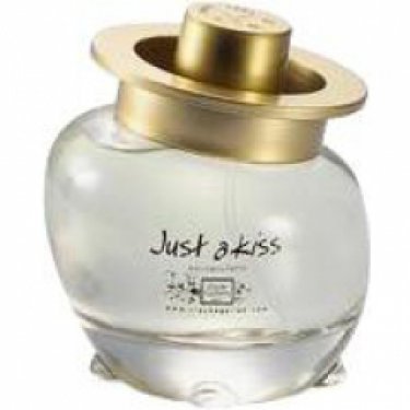 Les Sensations Féminines: Just a Kiss