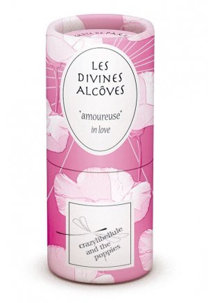 Les Divines Alcôves: Amoureuse / In Love